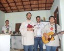 Comunidade Mãe Rainha visita casa de vizinhos proximos.